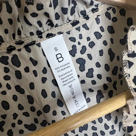 Animal Print Short Ruffle Sleeve Blouse Small - Picture 2 of 9